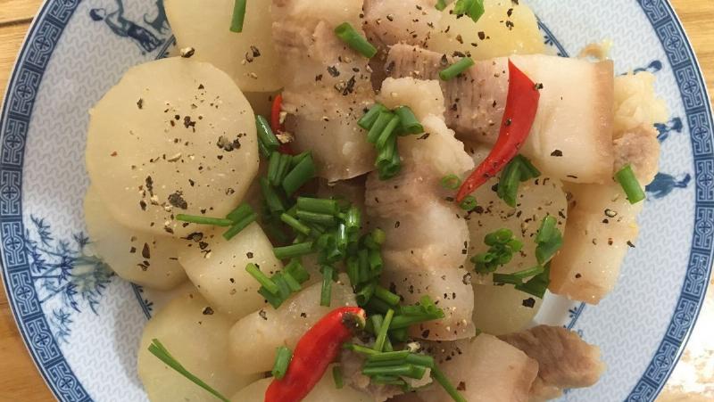 Thịt kho củ cải trắng đơn giản