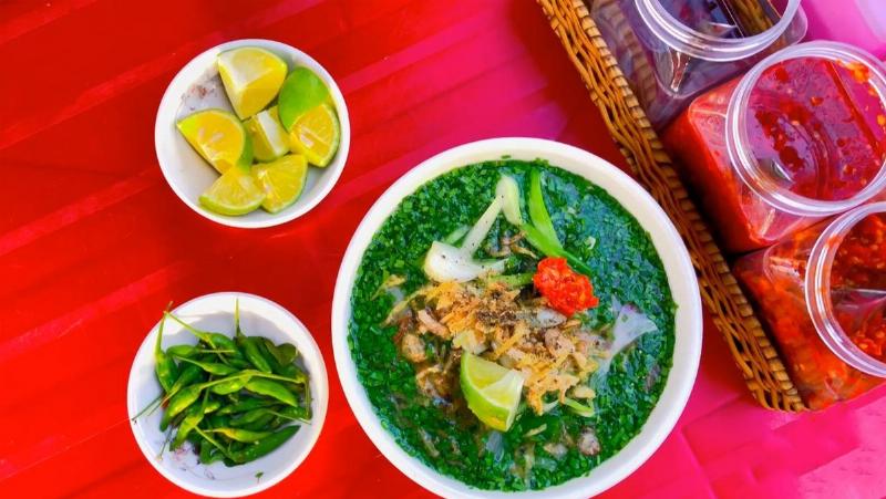 Nấu Nước Dùng Bánh Canh Hẹ Tuy Hòa