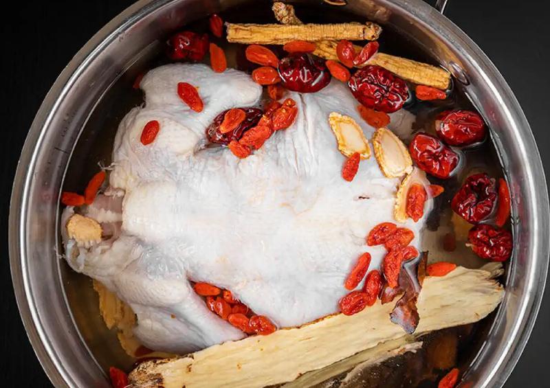 Biến tấu trà la đinh lăng với các loại thảo dược khác