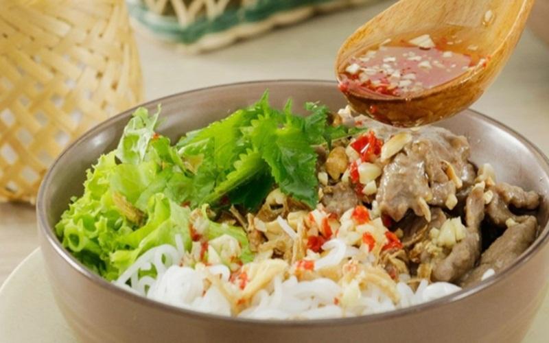 Bún bò trộn Nam Bộ hoàn thành