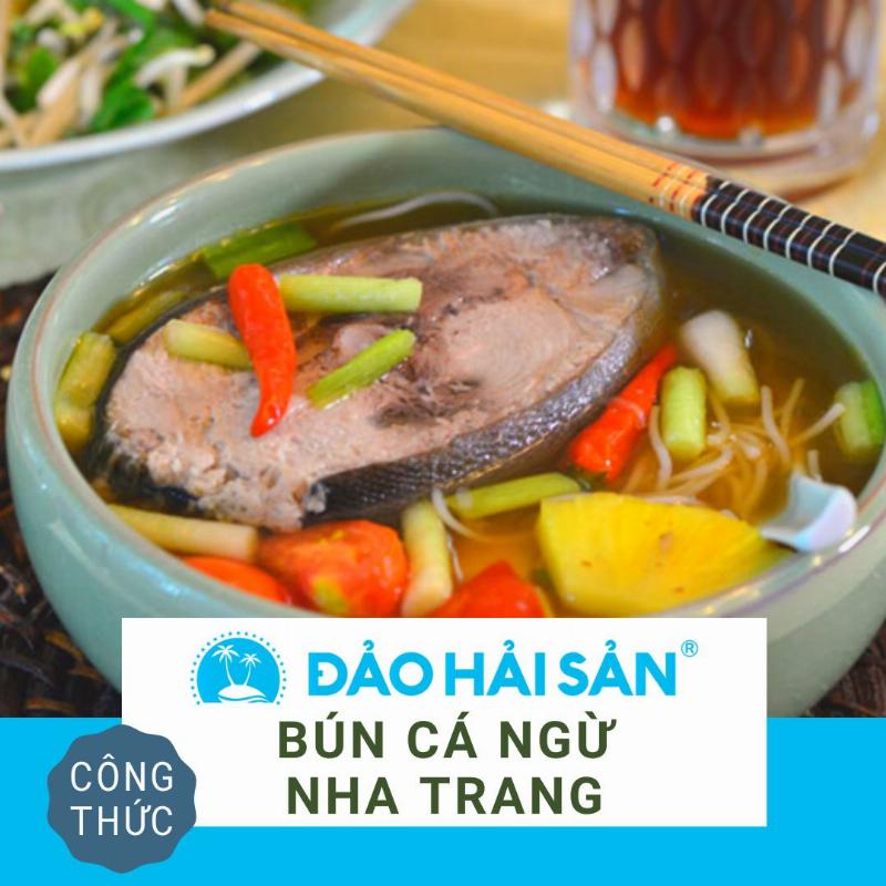 Nấu nước dùng bún cá ngừ Nha Trang