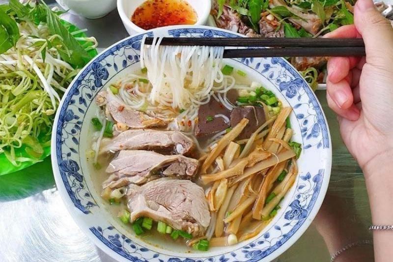 Bún măng vịt măng khô thơm ngon