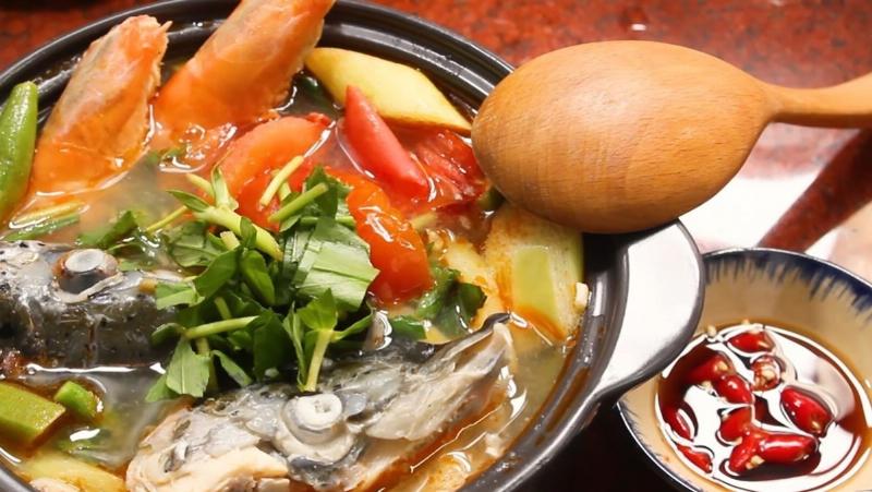 Bữa Ăn Gia Đình với Cá Tầm Nấu Canh Chua