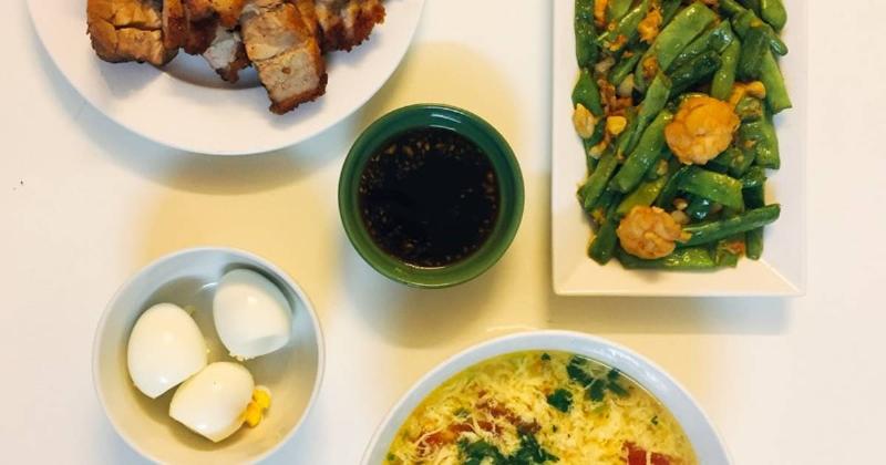 Canh cà chua trứng đậm đà hương vị quê nhà