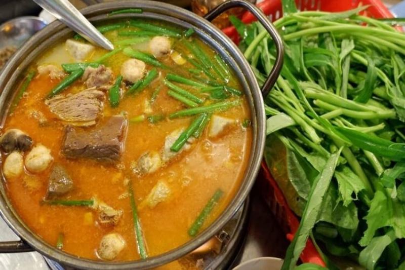 Món Chao Vịt Nhúng Rau Muống Hấp Dẫn