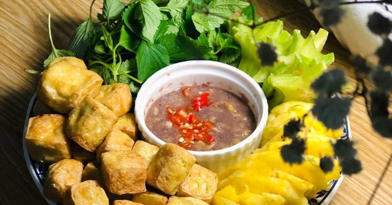 Da heo chiên giòn chấm mắm tôm
