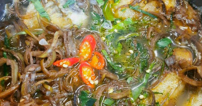 Hoa chuối, bắp chuối thái mỏng ăn kèm lẩu cá thác lác