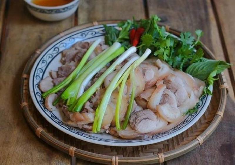Móng giò luộc thơm ngon