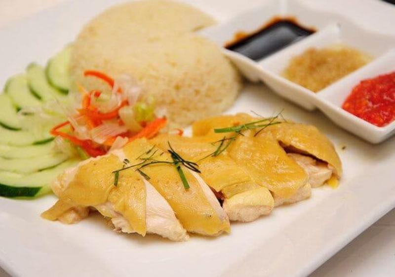 Nguyên liệu tươi ngon cho món cơm gà Hải Nam