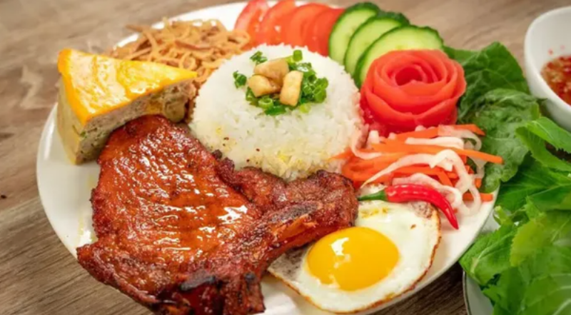 Món sườn nướng hoàn thành, thơm ngon, hấp dẫn