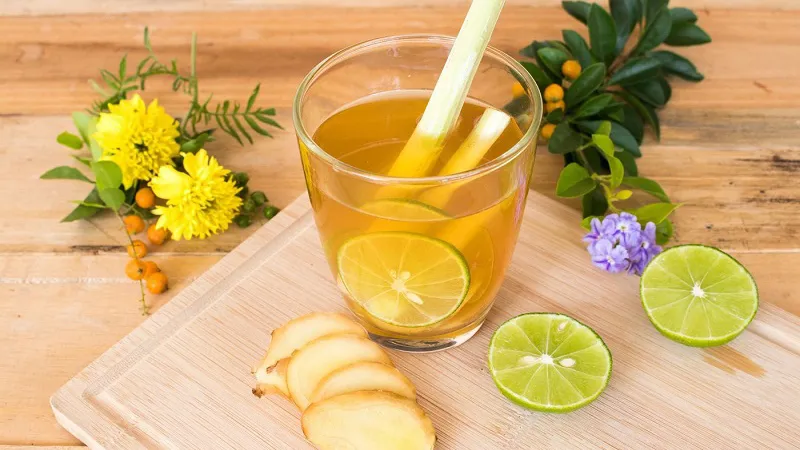 Thưởng thức nước chanh ấm
