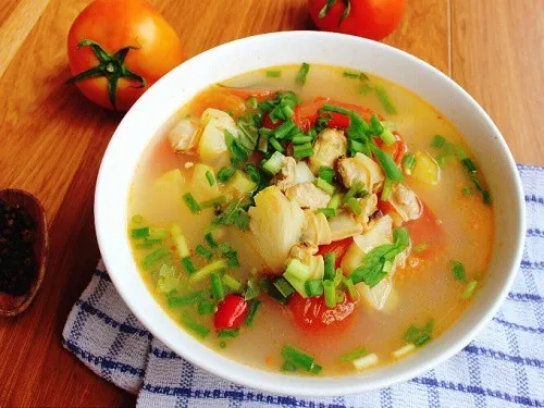 Bát canh ngao chua nấu dứa vàng óng