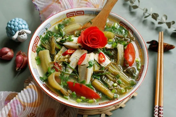 Canh chua cá mai giải nhiệt ngày hè