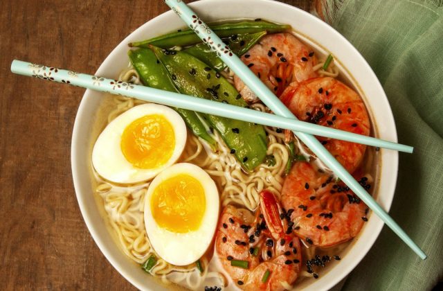 Mì hải sản trứng lòng đào