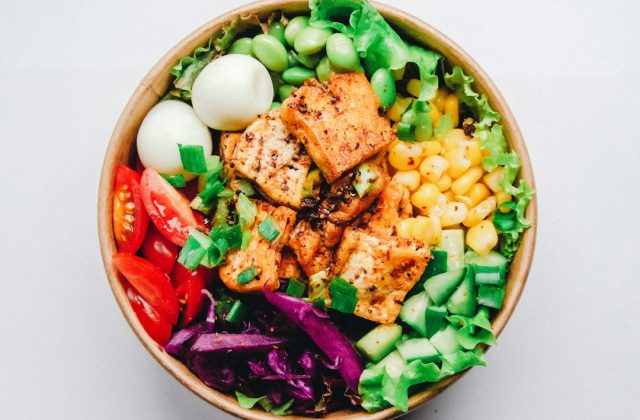 Salad ức gà rau củ
